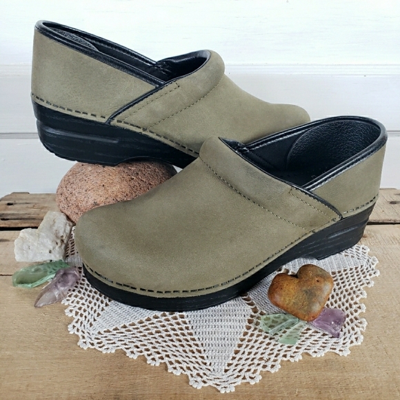Soft Olive Dansko Pro Clogs Suede Taupe Camo Green Boho Cottage Lagenlook 8.5-9 - Picture 1 of 12